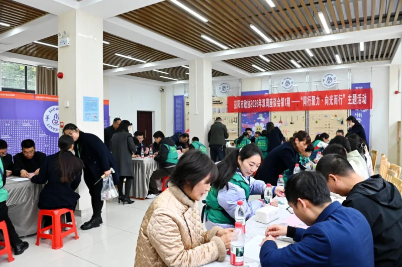 ��ͬ�о����������С���������Э���ؿ�չ�߽��м���������������˫��ѧϰ��̸ר��